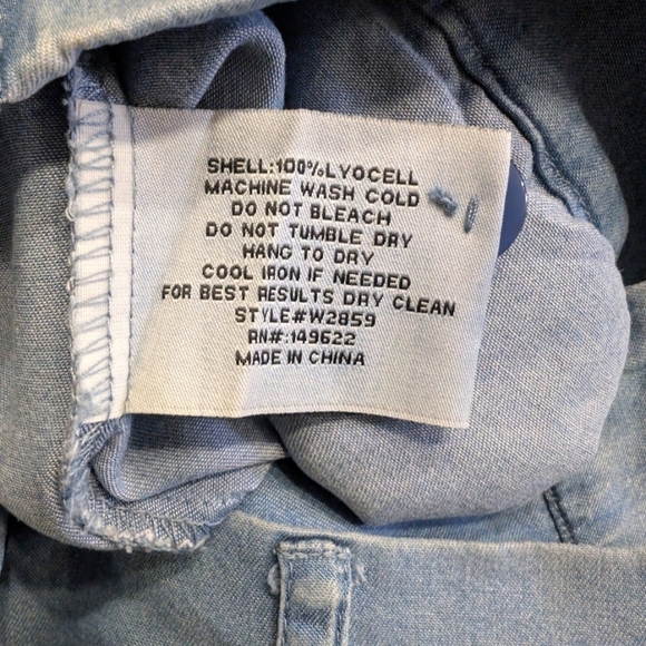 Walter Baker Denim Blue Jasmine Pleated Medium Wash High-Waist Shorts Size XL - Picture 6 of 7